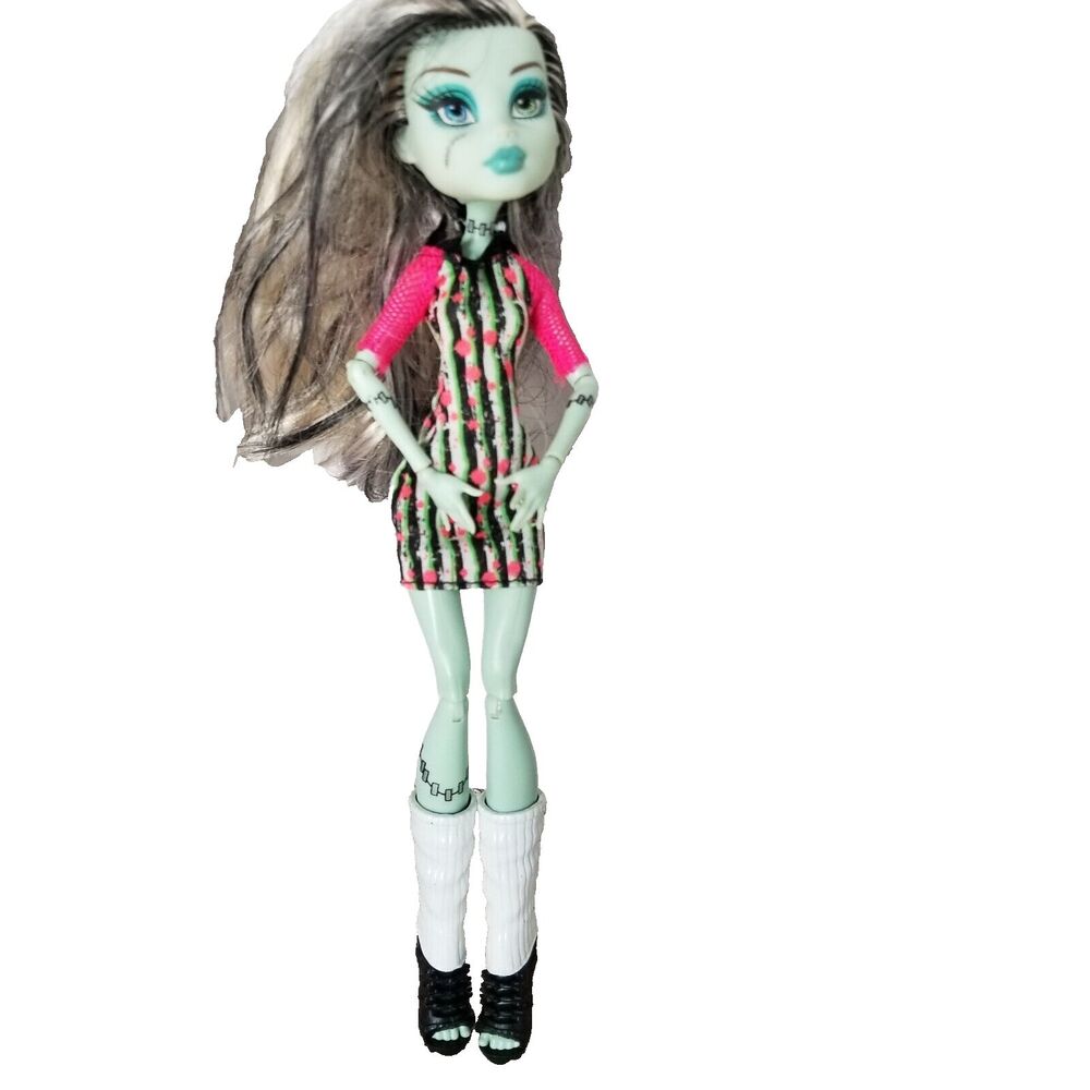 Monster High Frankie Stein Mattel Doll Ghoulia Yelps  Roller Maze Dress 2008